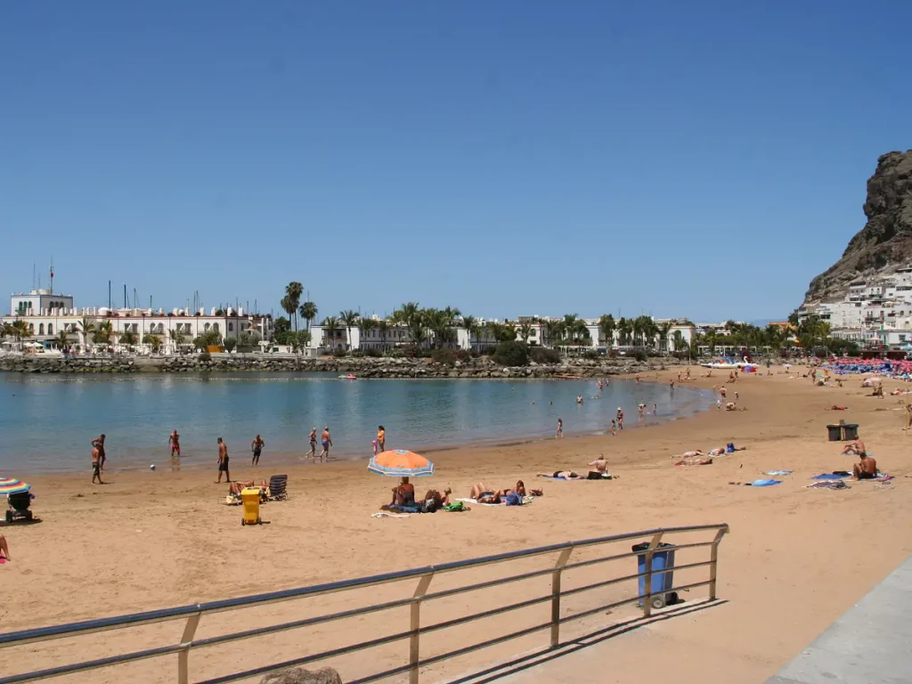 Der Strand von Puerto de Mogan