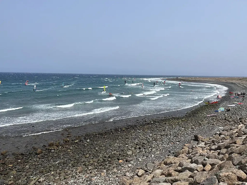 Surfer am Strand von Pozo Izquierdo